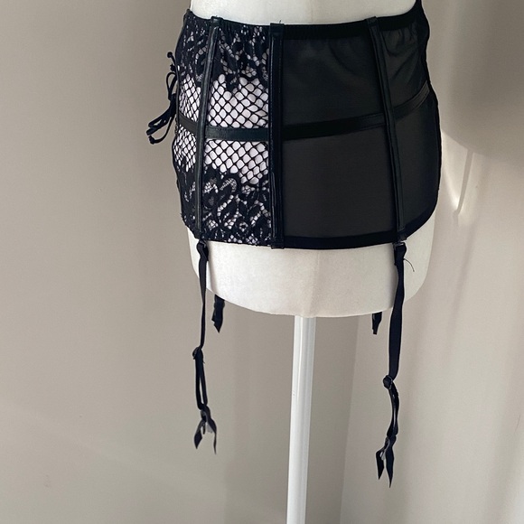 Victoria's Secret Black Lace Corset Belt - Picture 5 of 9